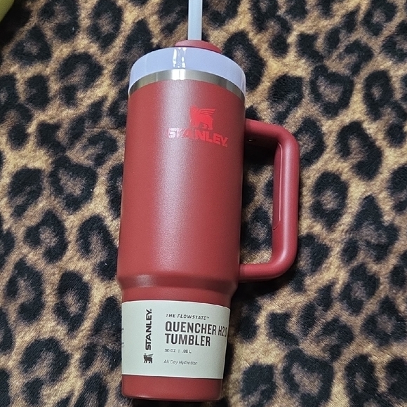 Stanley Maroon Quencher Tumbler with Handlelittle Scratch - Picture 12 of 13